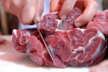کاهش ۱۰ تا ۲۰ هزار تومانی قیمت گوشت قرمز